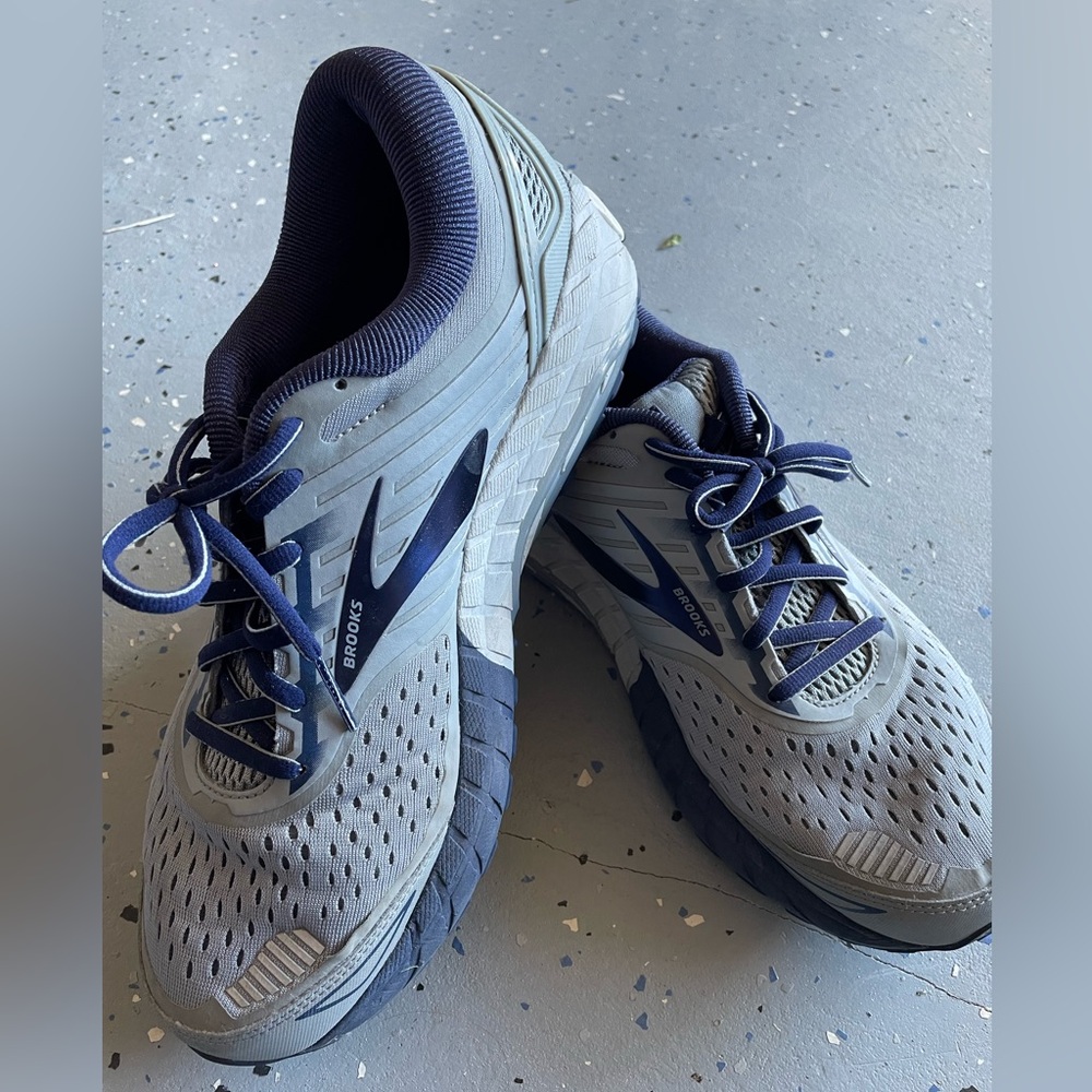 Brooks Beast 18 mens running shoes 11.5